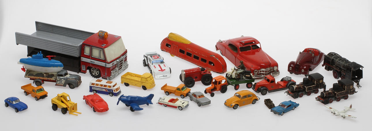 MODELLBILAR TEKNO, SCHUCO, TRIANG, ARNOLD, MATCHBOX med flera. Cirka 25 delar.