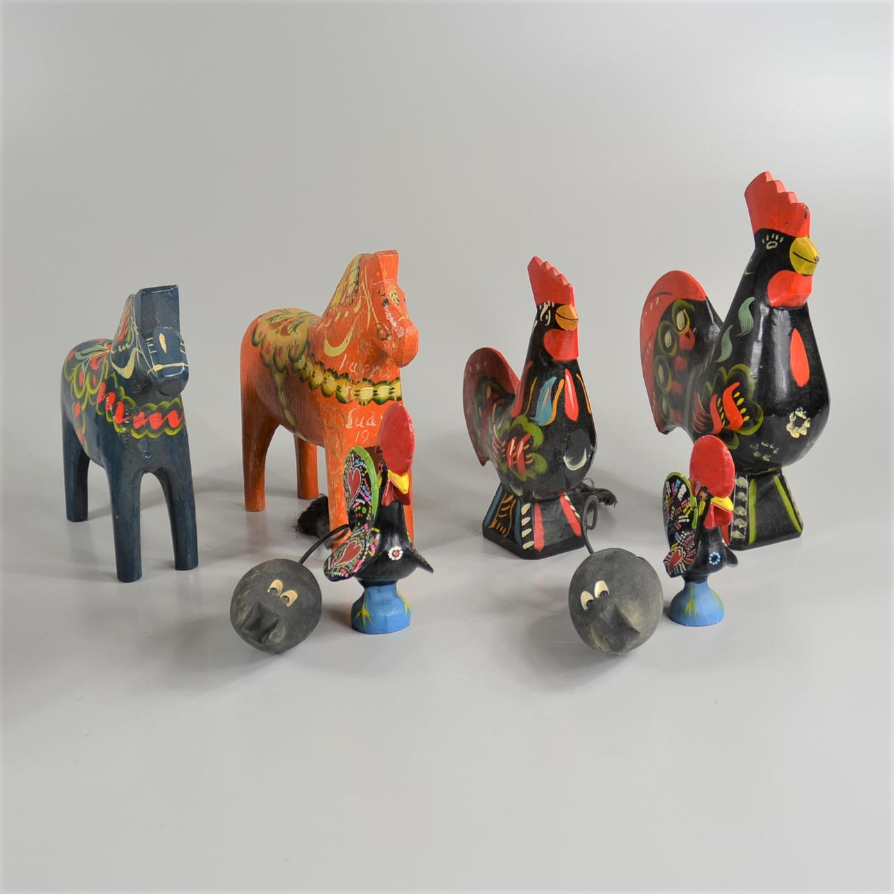 DALA HESTE. Haner og mørke søer.