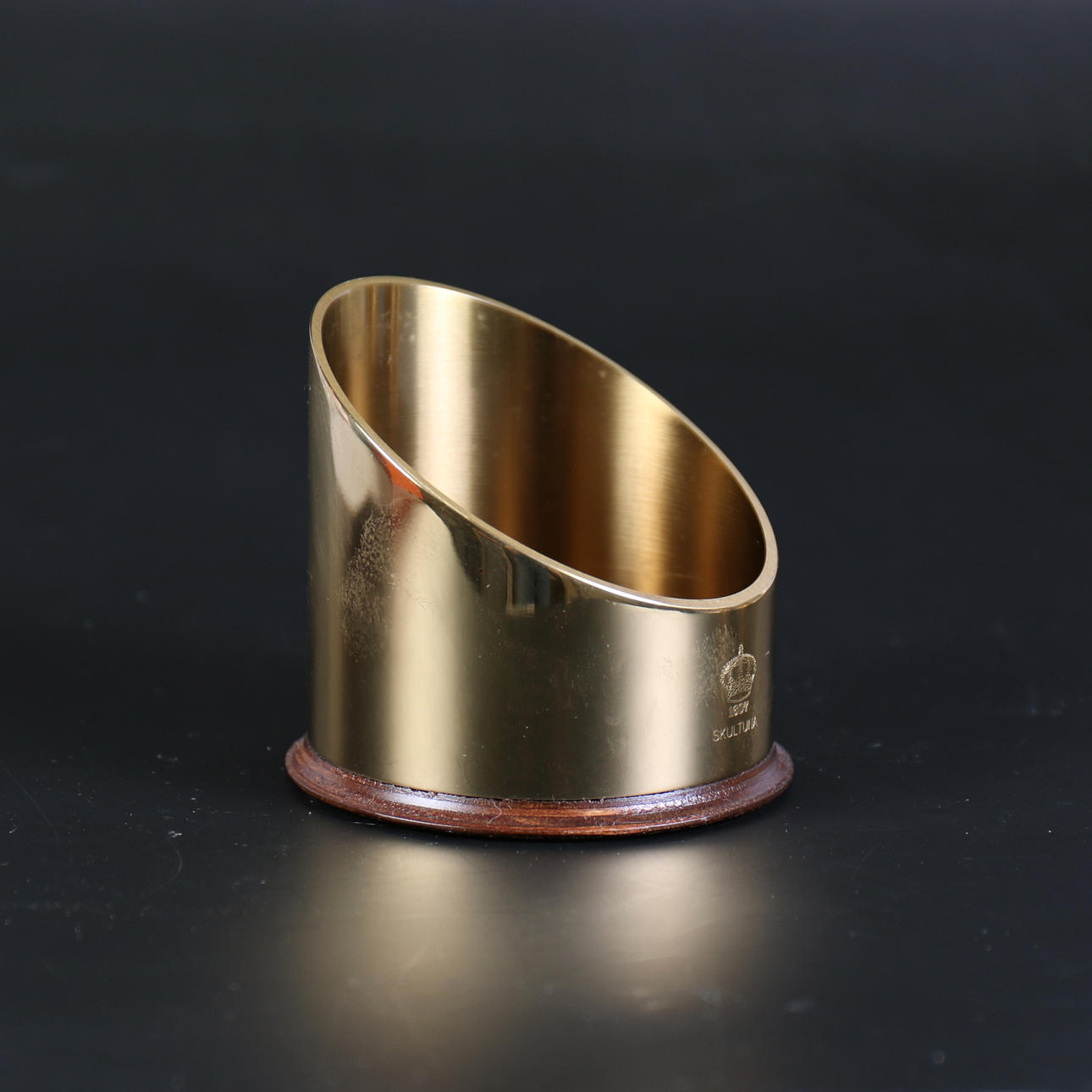 FLASKSTÄLL, mässing och trä, Skultuna.