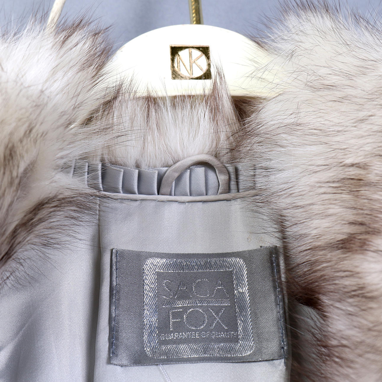 SAGA FOX サガフォックス GUARANTEE OF QUALITY 13 FUR COAT, silver fox, 