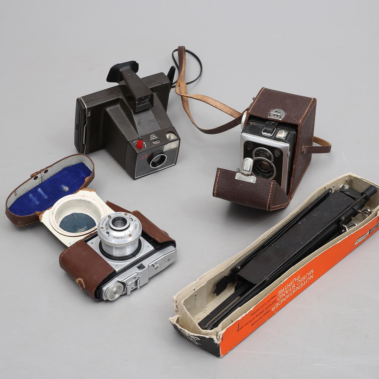KAMERAS, 3 Stück und NOTE STACK, Wittner, Zip, Digna, Zeiss Ikon.