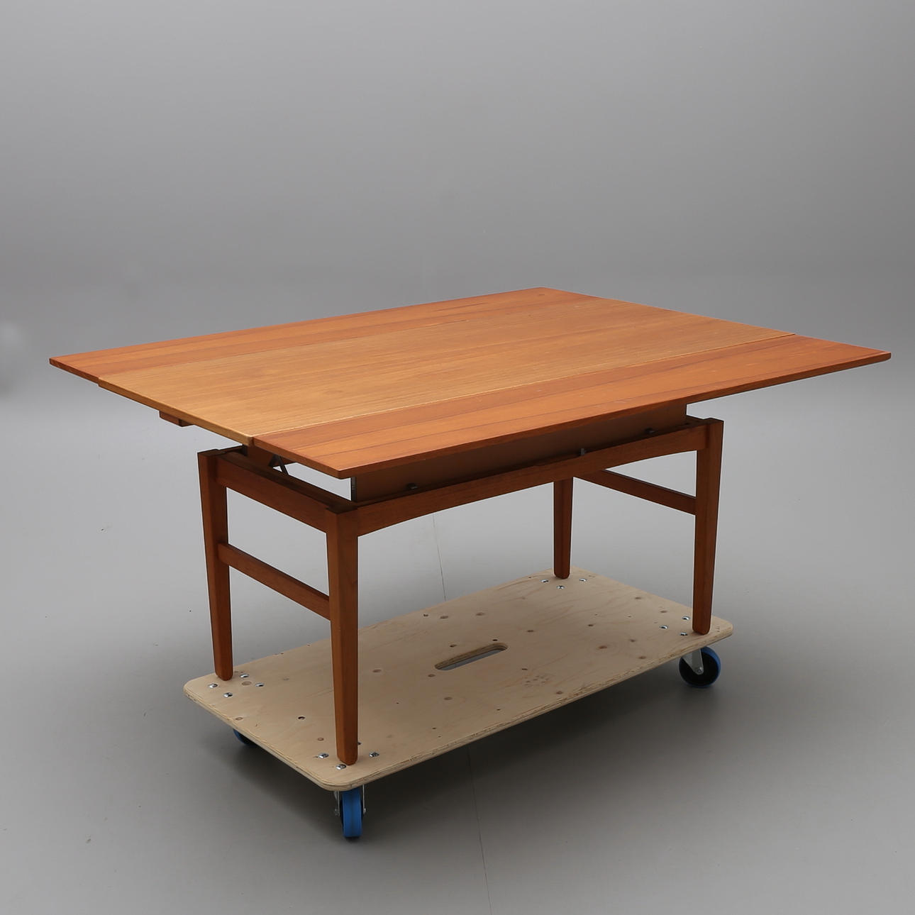 BORD, HÖJ- OCH SÄNKBART, OMKRING 1960-TAL, TEAK.