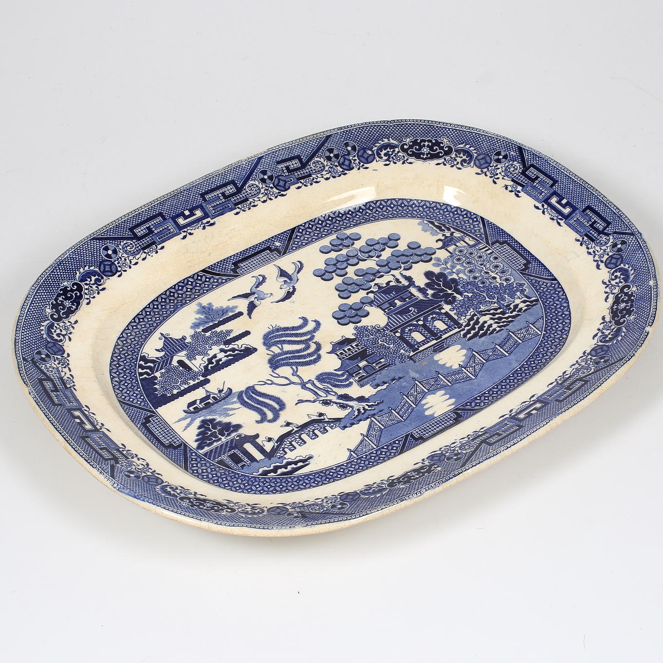 UUTTA, posliinia, luultavasti Gustavsberg.