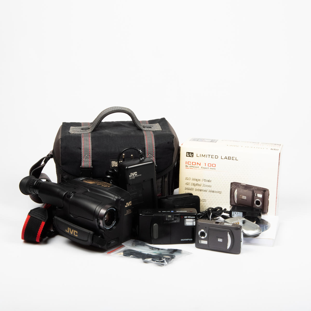 ELOKUVAKAMERA JA KAMERAT, 3 osaa.