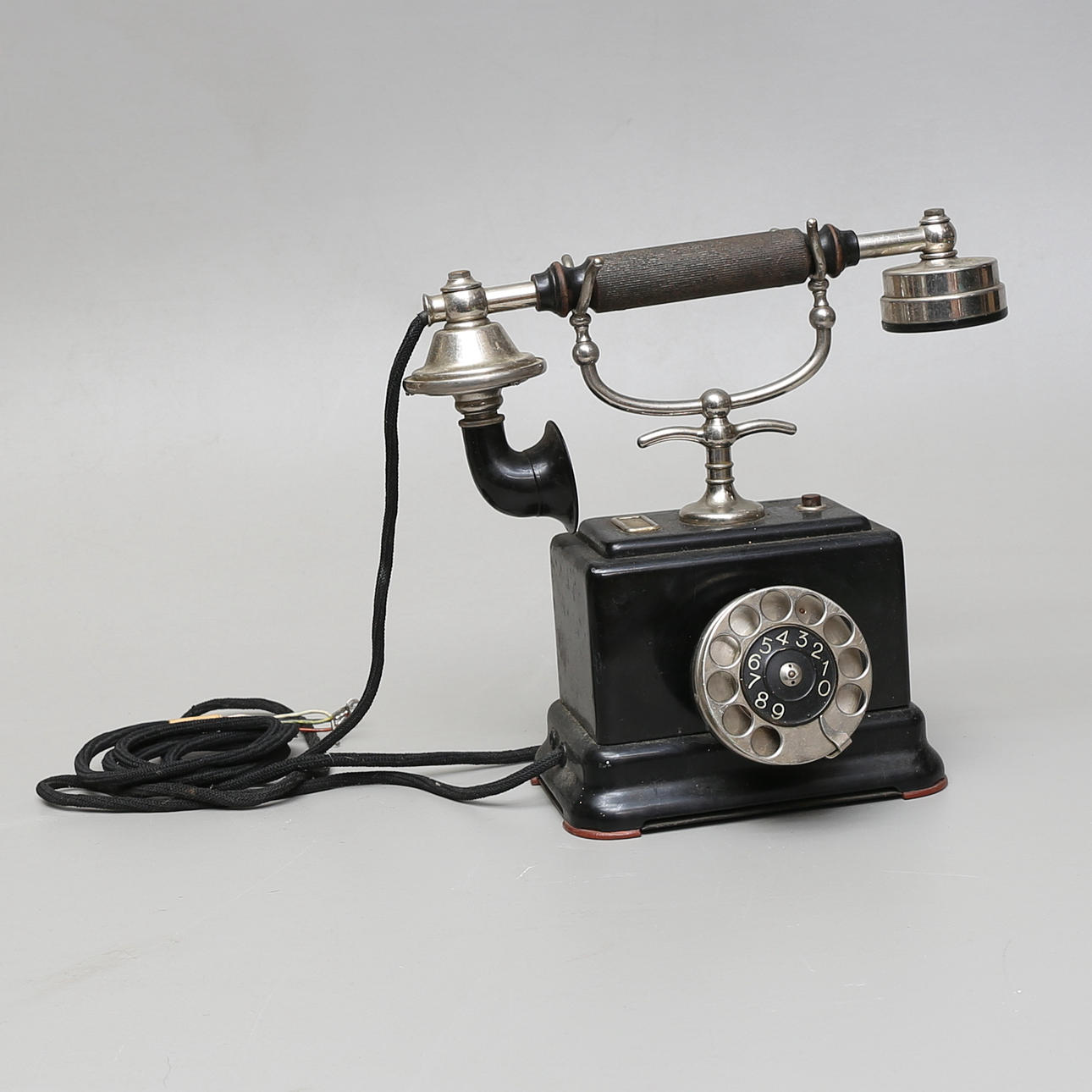 AUTOMATIC DESK PHONE DEVICE, Type DE 502, 1920-30s.