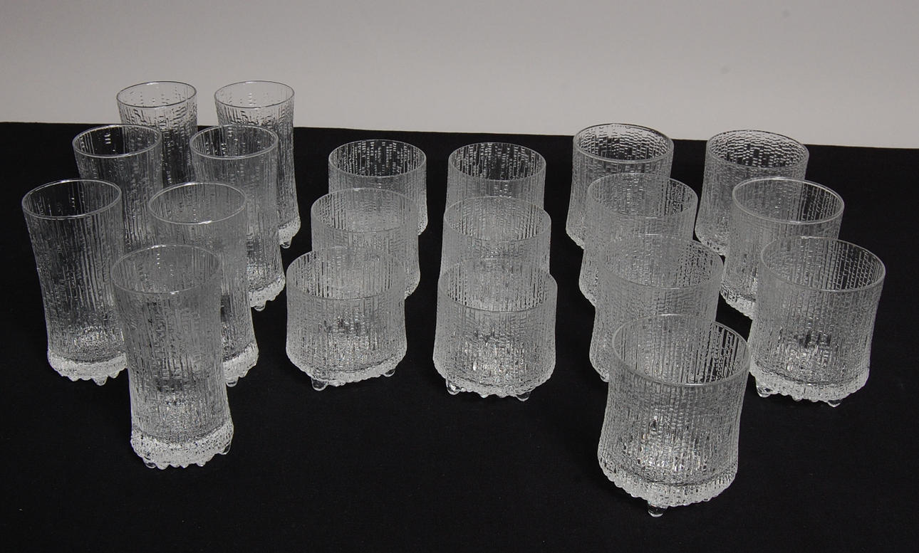 GLASSERVISDELAR, 20 delar, " Ultima Thule " Tapio Wirkkala Iittala.