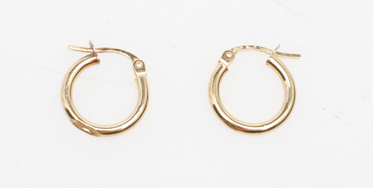 ÖRHÄNGEN, 1 par, 18k guld, vikt ca 0.8 gr.