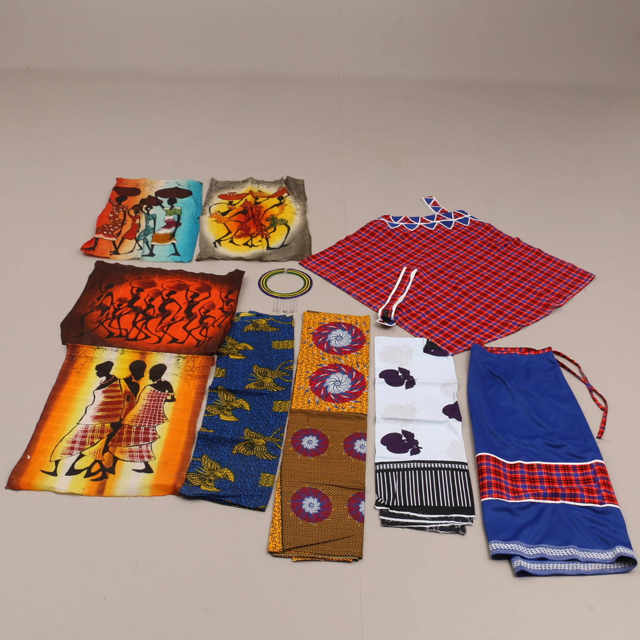 MASAI KOSTUME, Tanzania. STOF, Afrika.