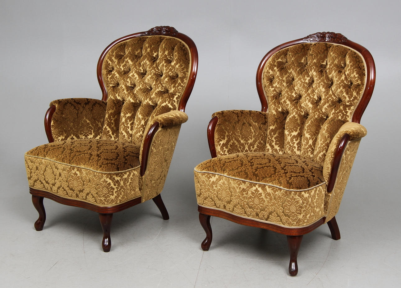 FÅTÖLJER, ett par, rokokostil, 1900-talets andra hälft.