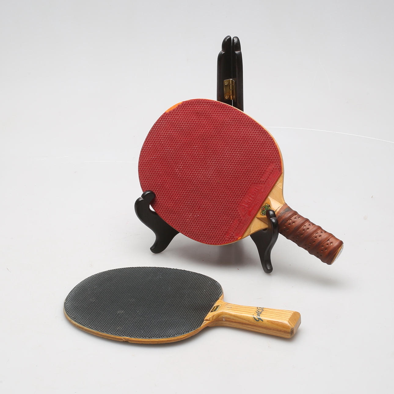 PING PING RACK, 2 pcs, Stiga Gold Star and Akitsu.