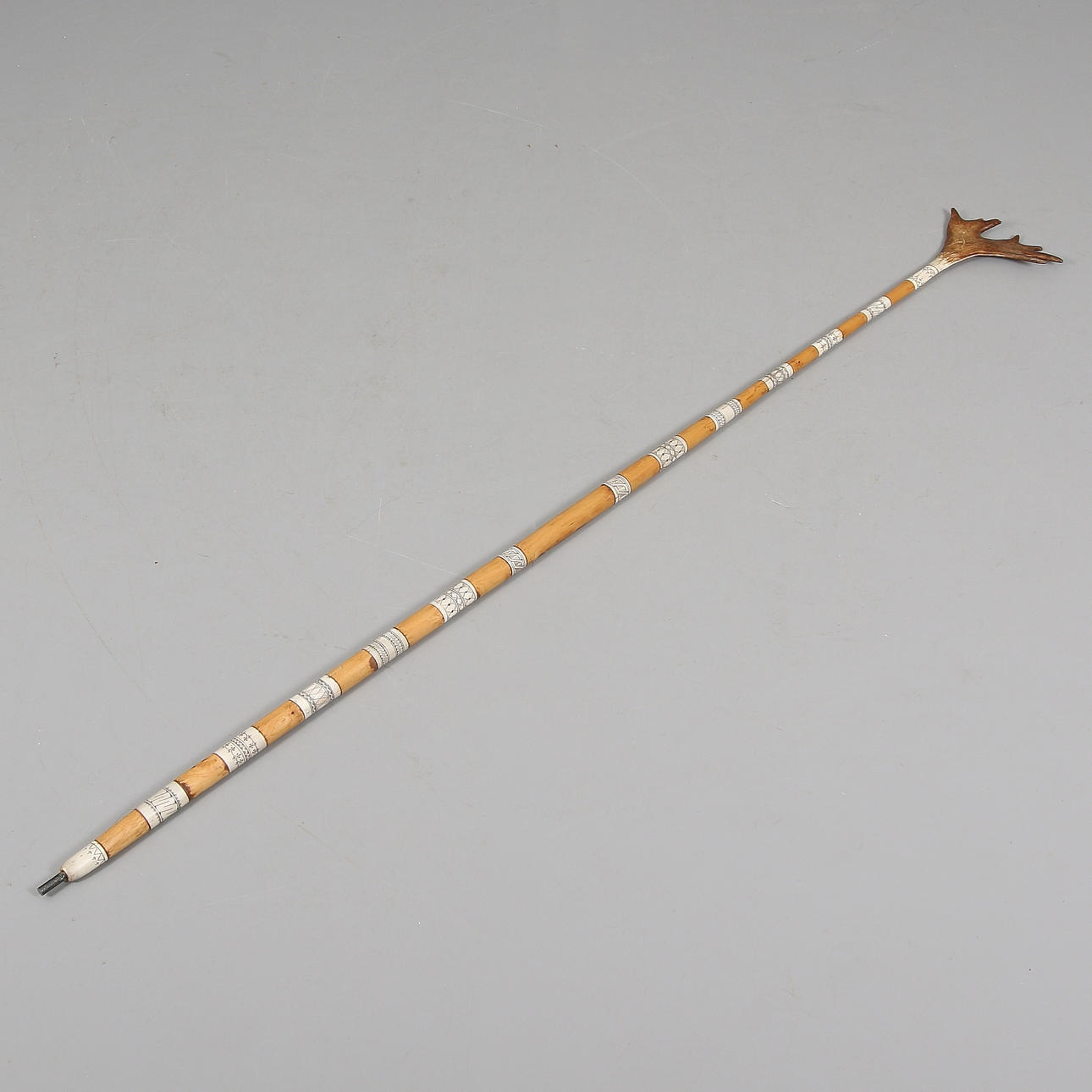 BEAR SPEAR, horn, birch, Sami work, 1900s.
