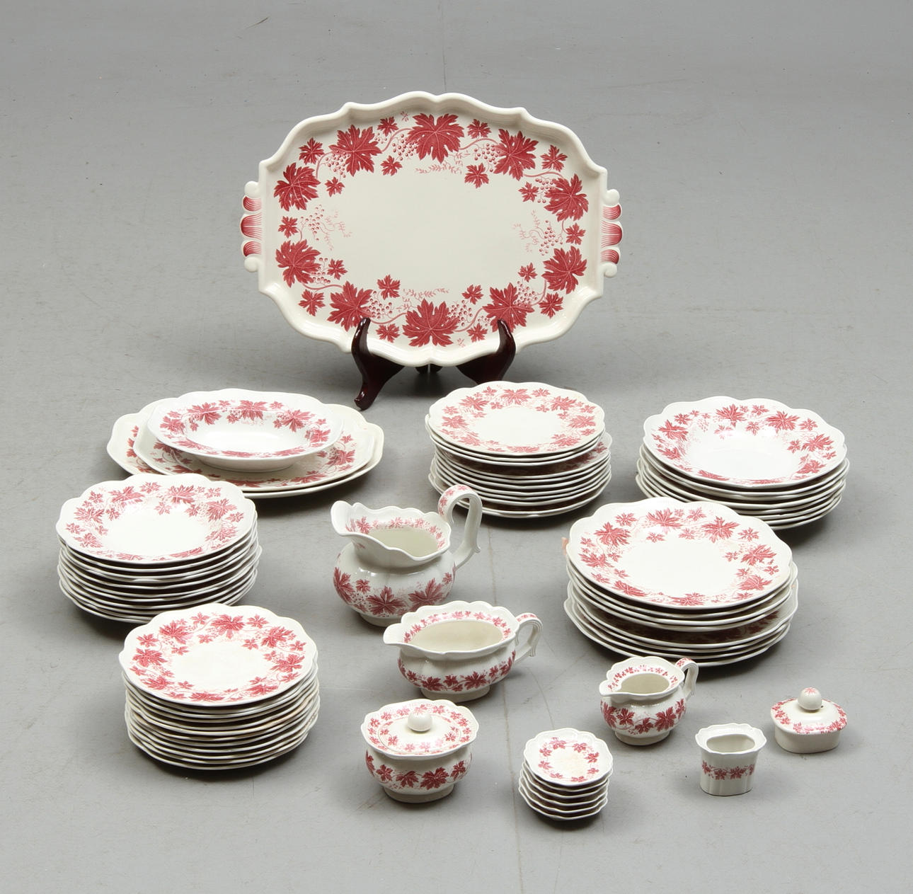 MATSERVIS, 65 delar, flintgods, Vinranka, Arthur Percy, Gefle. 1900-tal.