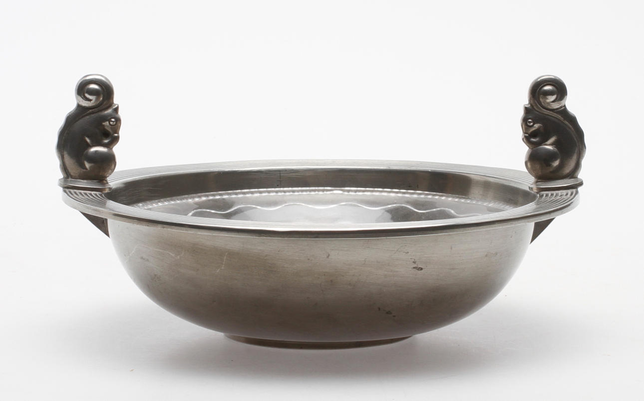 NÖTSKÅL, tenn och glas, Edward Hald, Orrefors samt CG Hallberg, 1933.