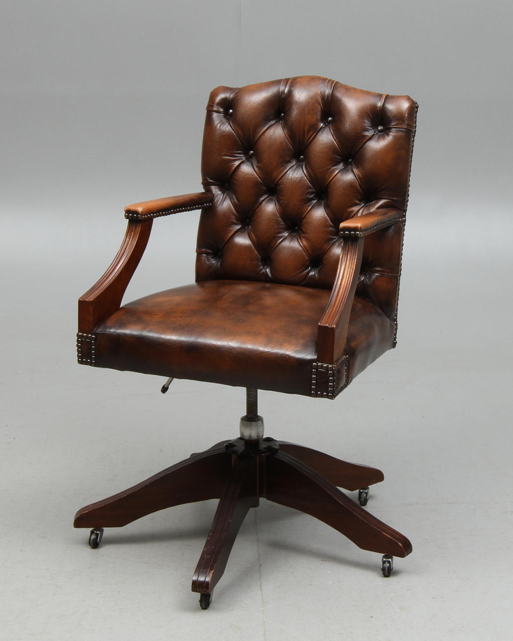 SKRIVBORDSSTOL, engelsk stil, 1900-tal.