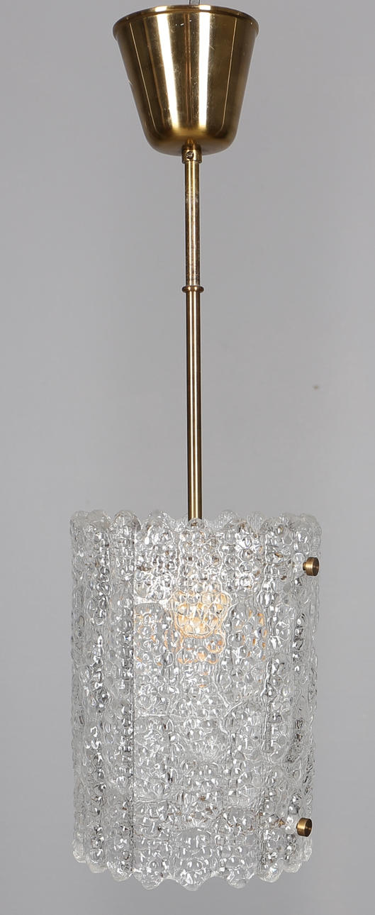 CARL FAGERBERG. Taklampa, kristall och mässing. 1950/60-talet.