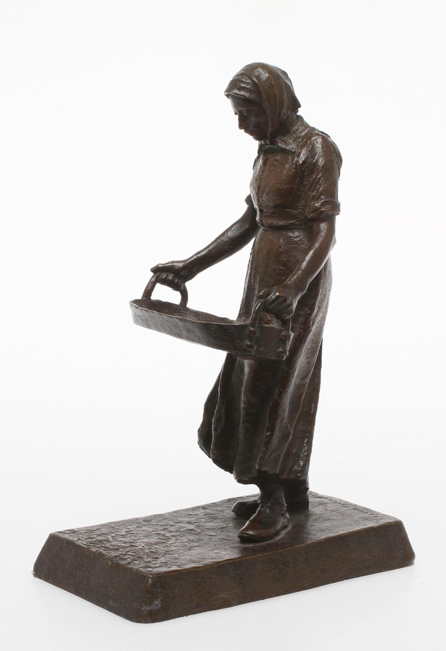 ARON JERNDAHL. Flicka med vanna, skulptur, brons, signerad.