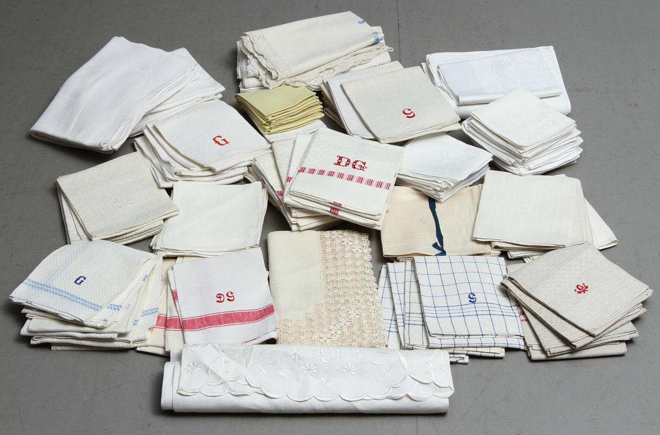 PARTI TEXTIL, bland linneservetter, 1900-tal.