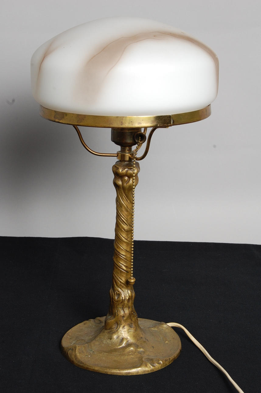 BORDSLAMPA, jugend, 1900-talets första hälft.