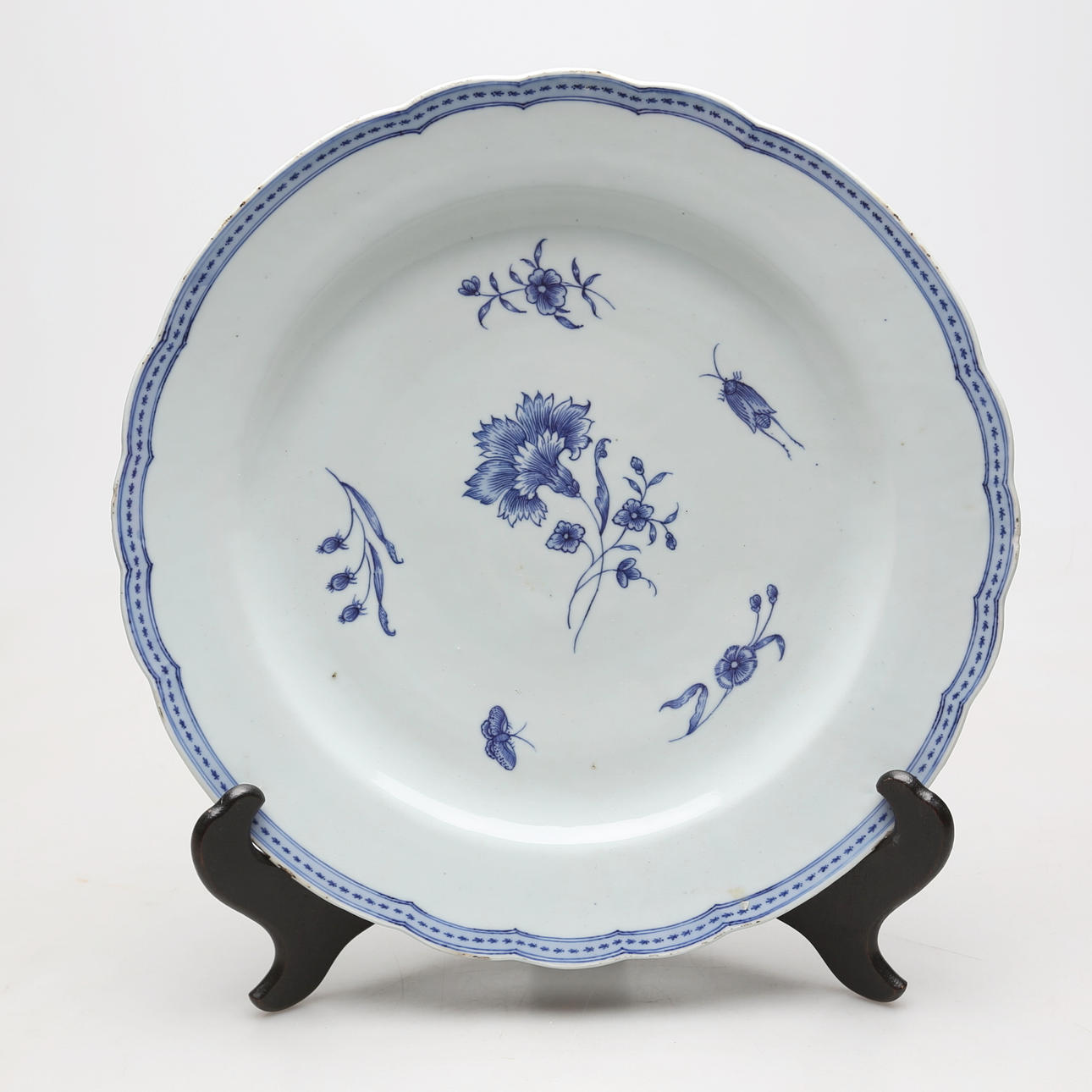 PRACTICE DISH, porcelain, China, carnation pattern. 18th century.