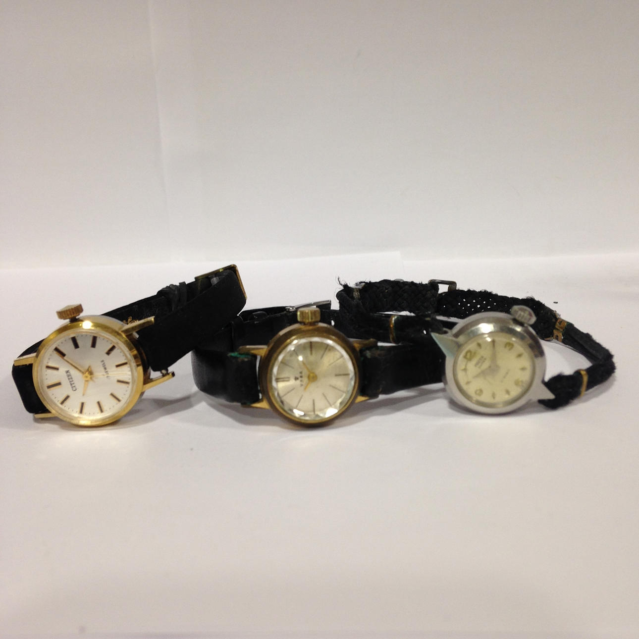 COLLECTION OF WATCHES.
