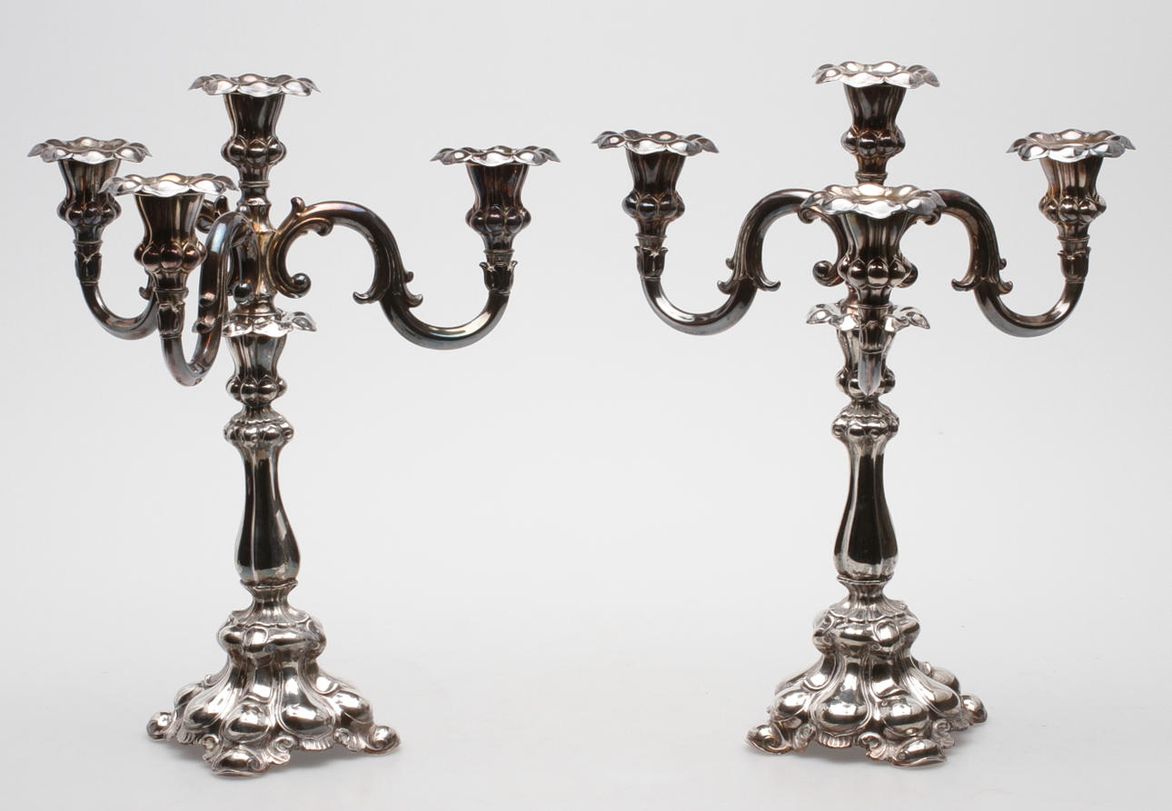 KANDELABRAR, ett par, silver/nysilver, rokokostil, 1900-tal.