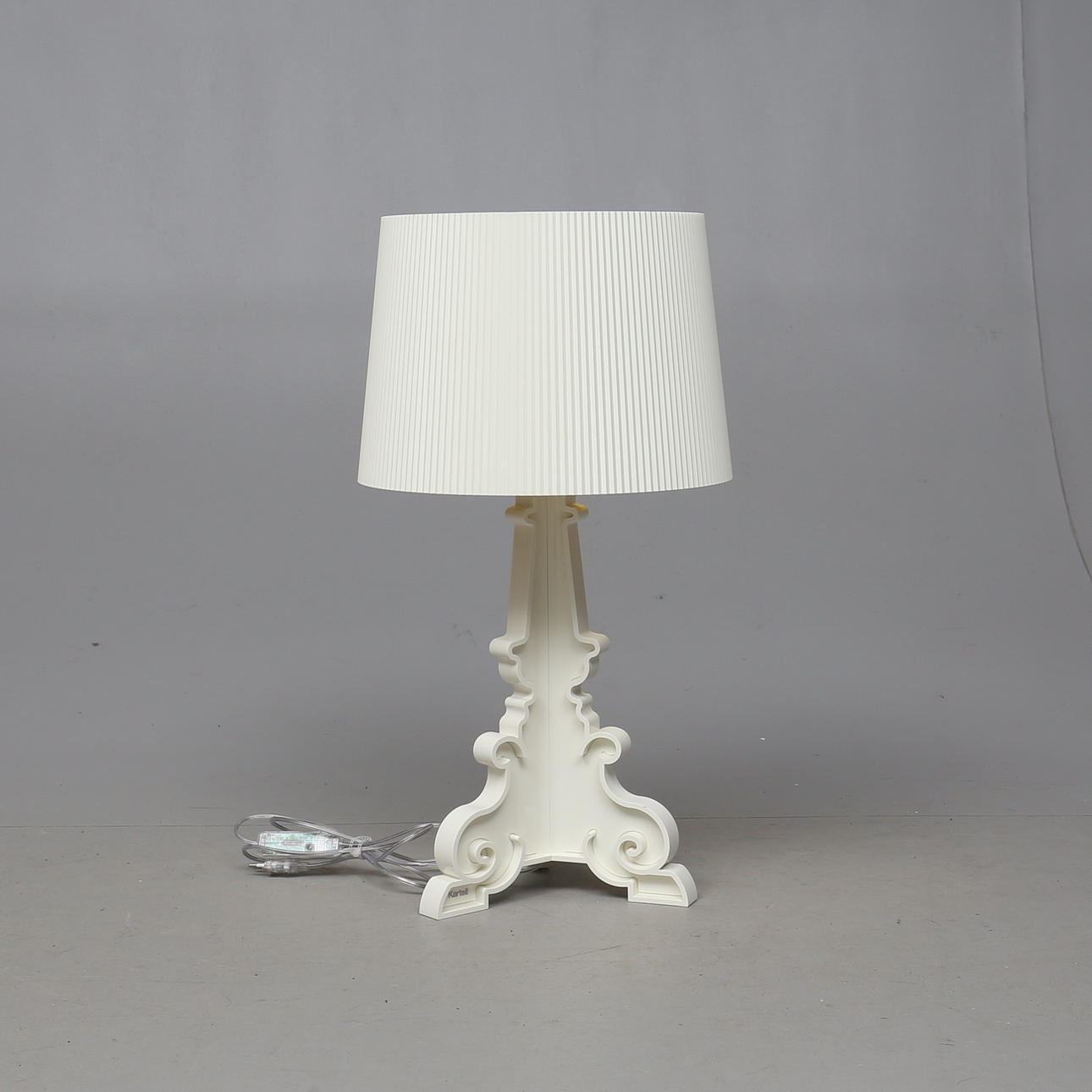 LÁMPARA DE MESA, "Bourgie", Ferruccio Laviani para Kartell, años 2000.