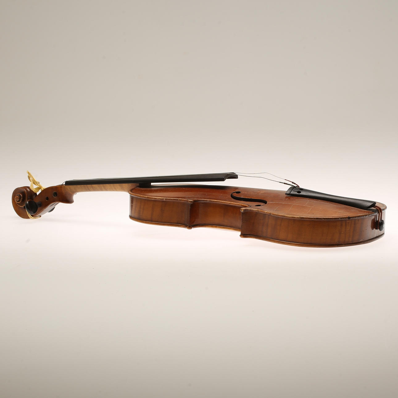 VIOLINE, beschriftet "Conservatory violin".