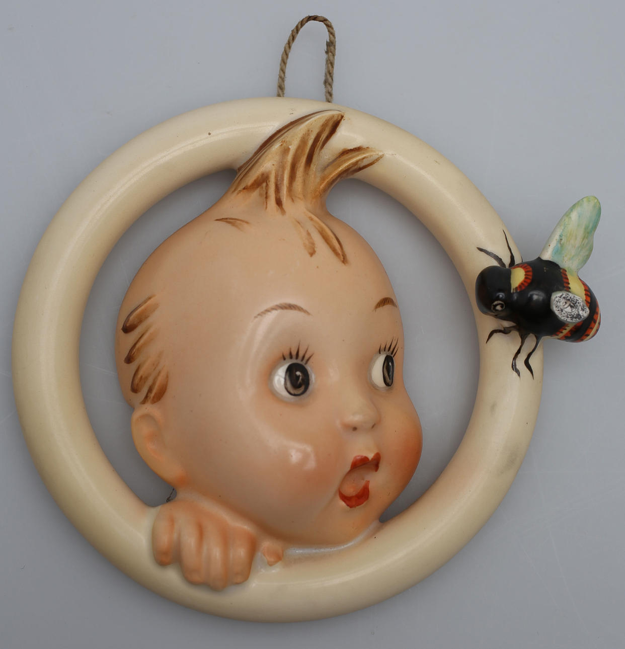 VÄGGPLAKETT, porslin, M.I Hummel.