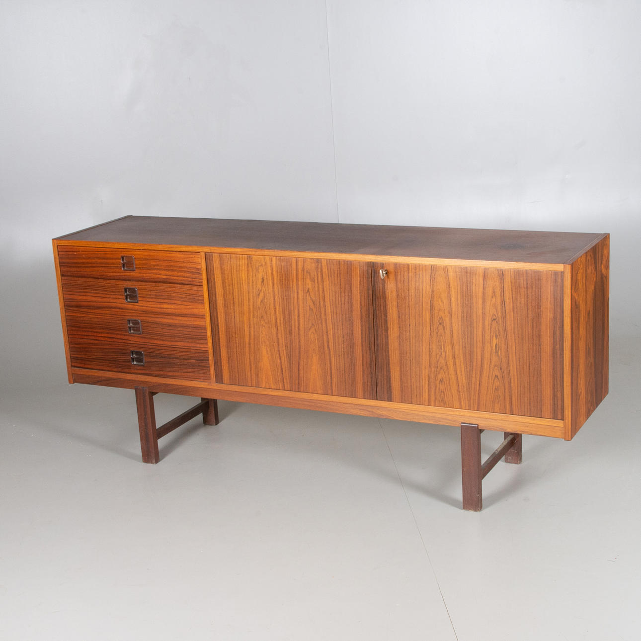 SIDEBOARD, jacaranda, 1960s.