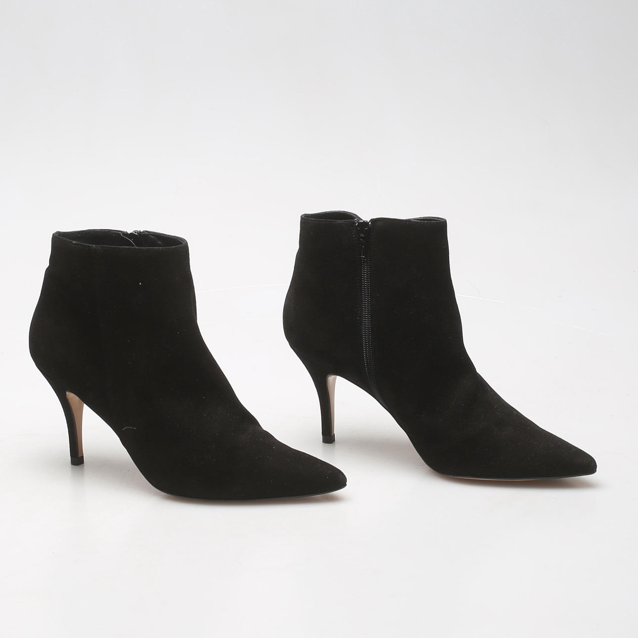 SCHUHE, ein Paar, zweite Frau.