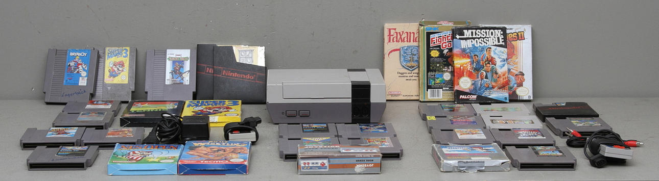 SPELKONSOL, 36 delar, 8-bit NES-PAL-001, Nintendo.