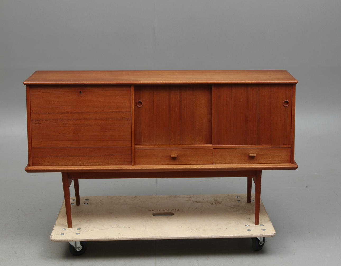 SIDEBOARD med barskåp, teak, 1950/60-tal.