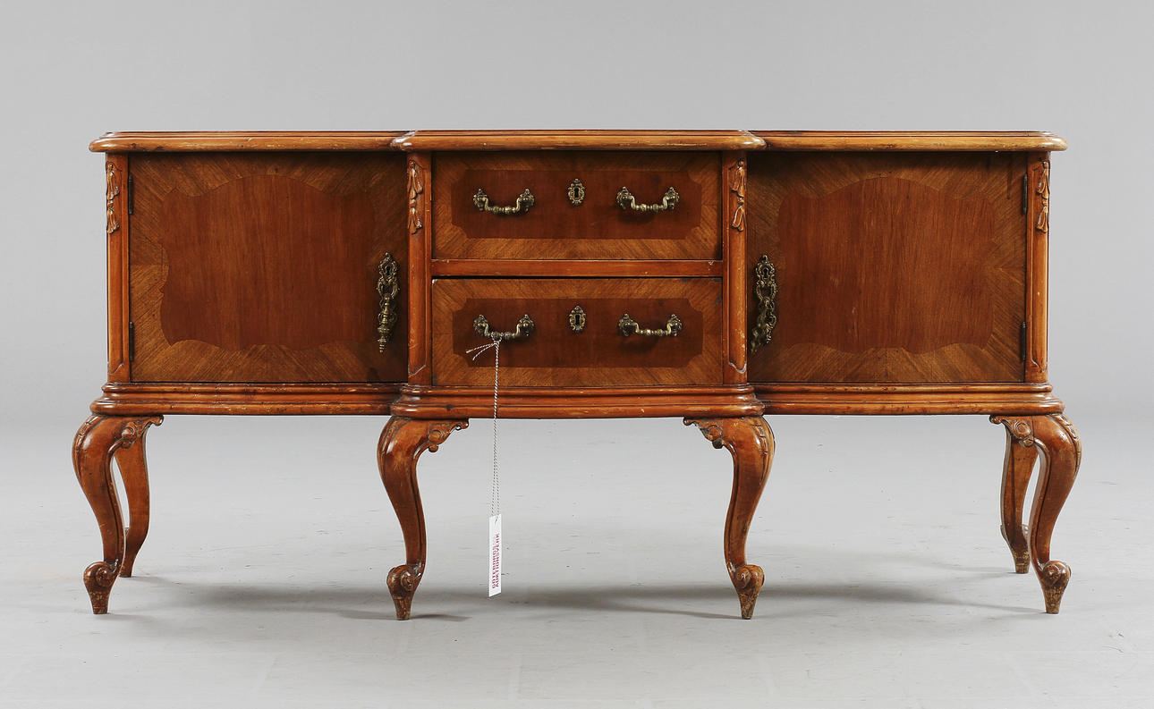 VITRINSKÅP, rokokostil, 1900-tal.