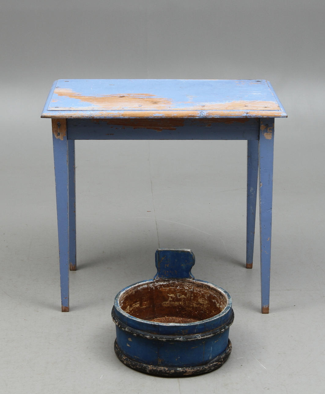 LAGGKÄRL dat 1796 samt BORD, allmoge, sekelskiftet 1900.