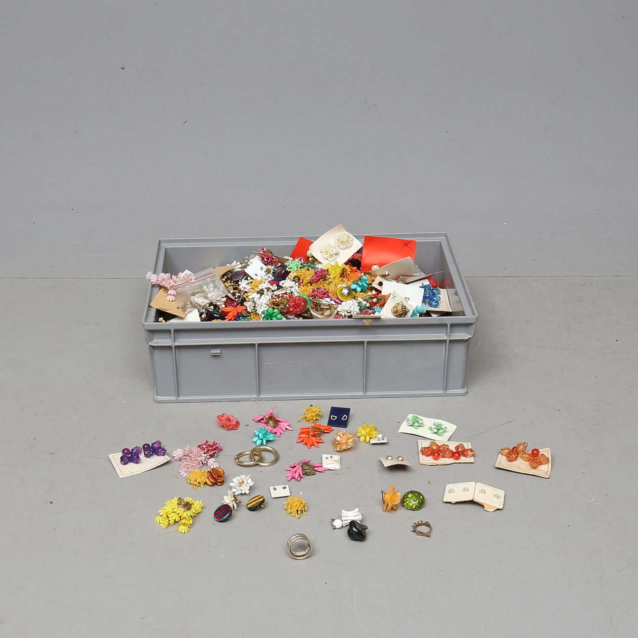 BIJOUTERIER, örhängen, 1900-tal.