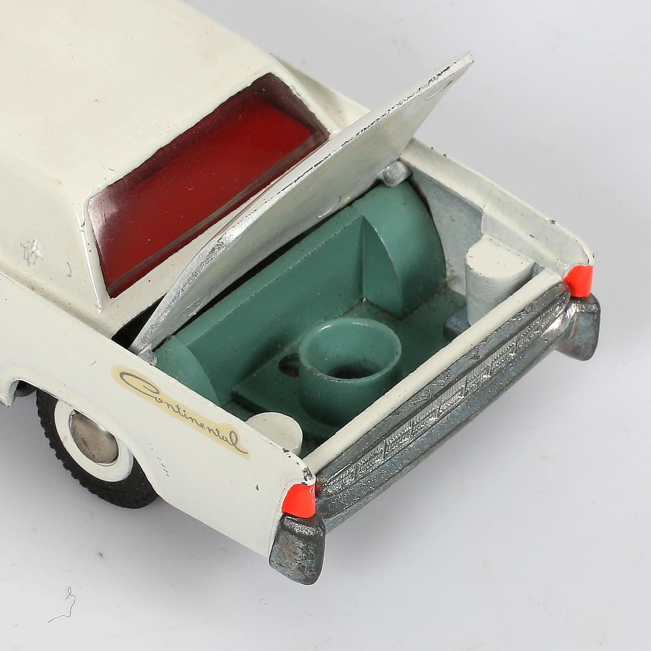 MODELLBIL med ORIGINALASK, Lincoln Continental, Tekno 829, Danmark