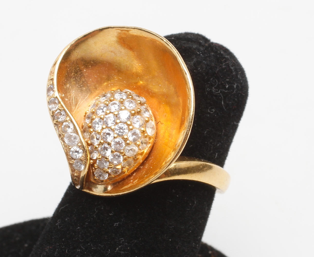 RING med stenar, 21k guld, vikt ca 9,9 gr.