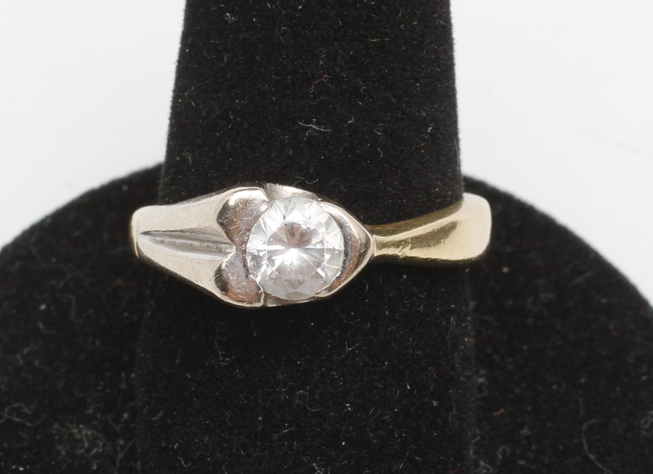 RING med sten, 14k guld, vikt ca 4,6 gr.