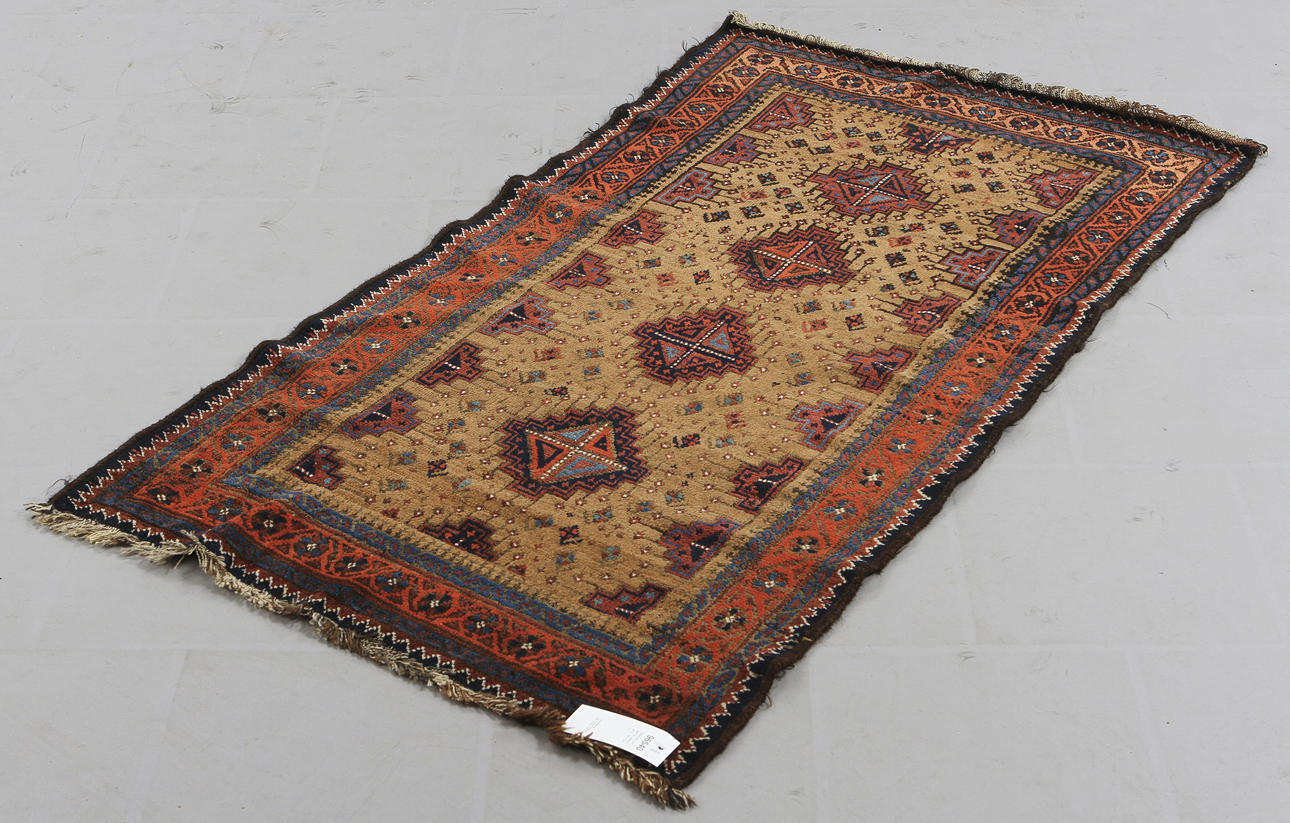 ORIENTALISK MATTA, Belutch antik, 106 x 84 cm.