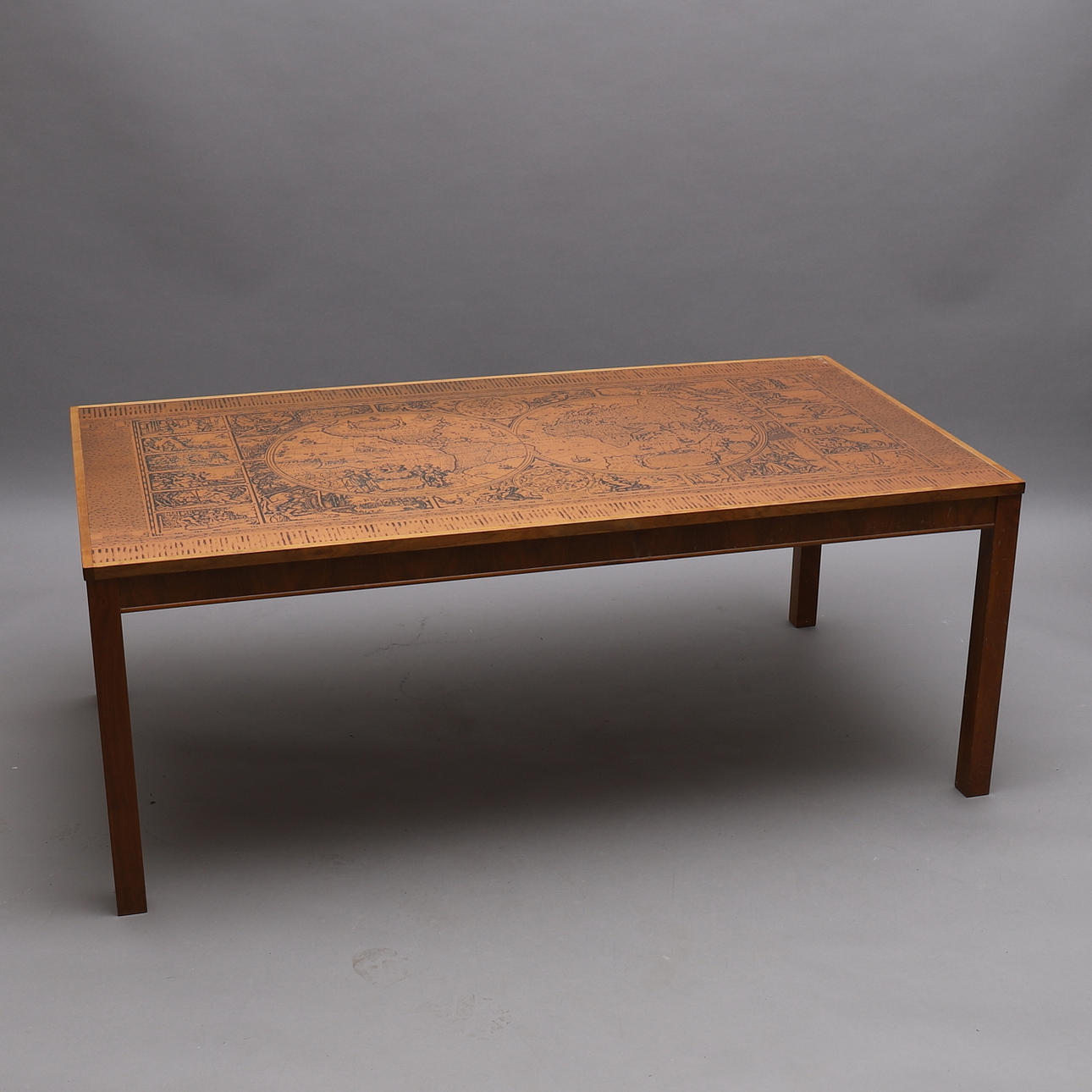 VARDAGSRUMSBORD, trä, andra hälften av 1900-talet.