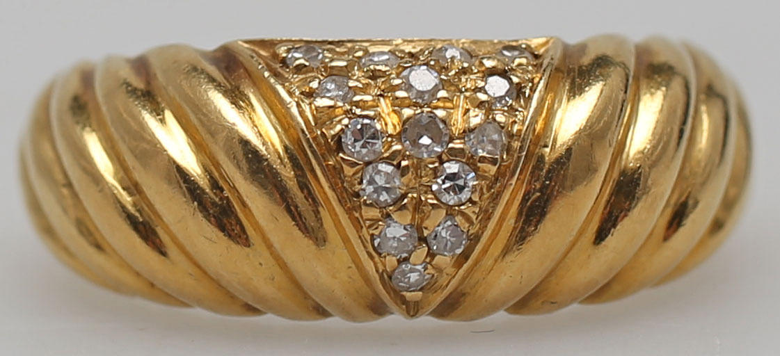 RING MED SMÅ DIAMANTER, ca 0,18 ct, rödguld, 18K.