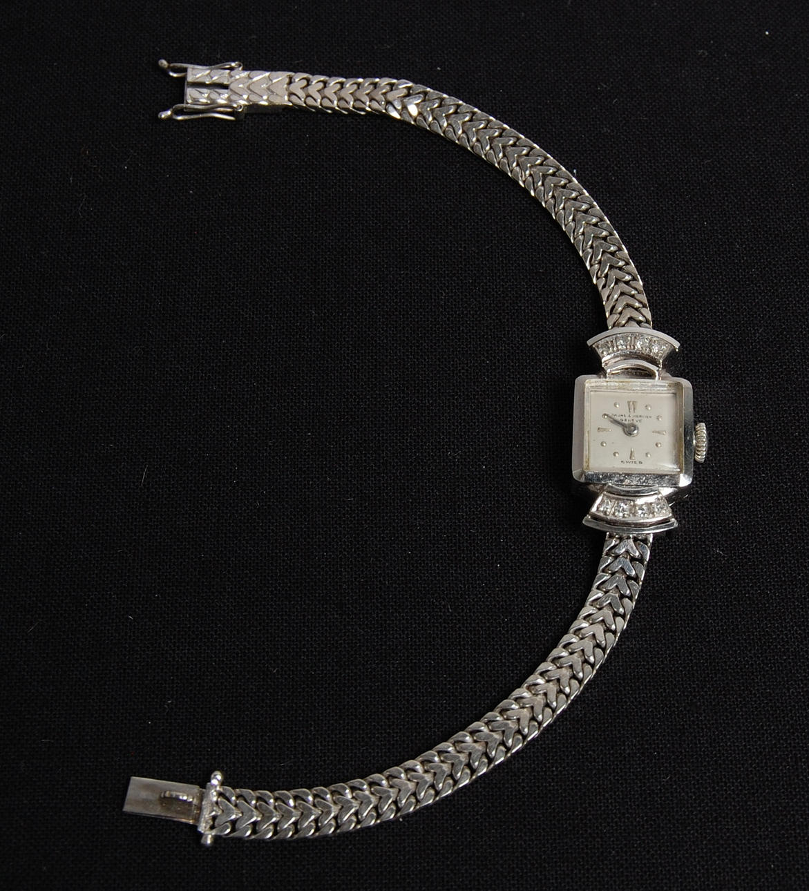 DAMARMBANDSUR, 18 k Vitguld, med 8 st briljanter, Baume & Mercier Genevé.