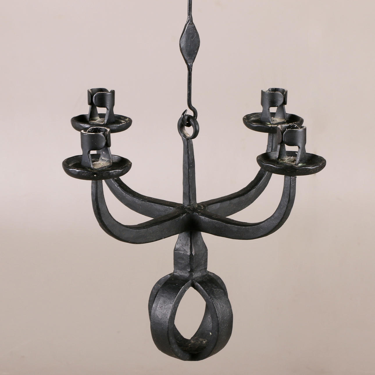 LJUSKRONA, smidesjärn, 1900-tal.