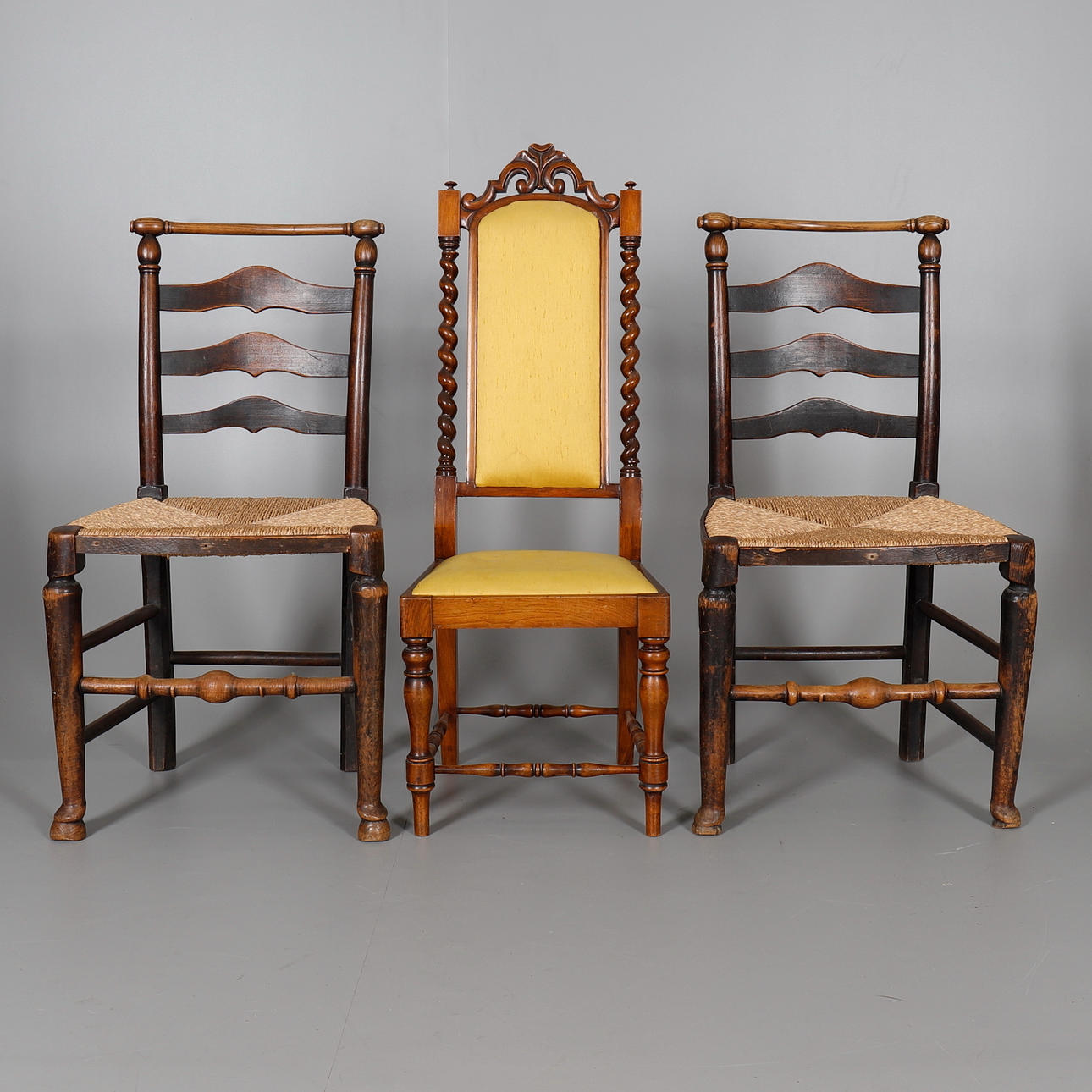 VIKTORIAN MAHONIN KELTAINEN PEHJELTY KORKEA TUOLI.