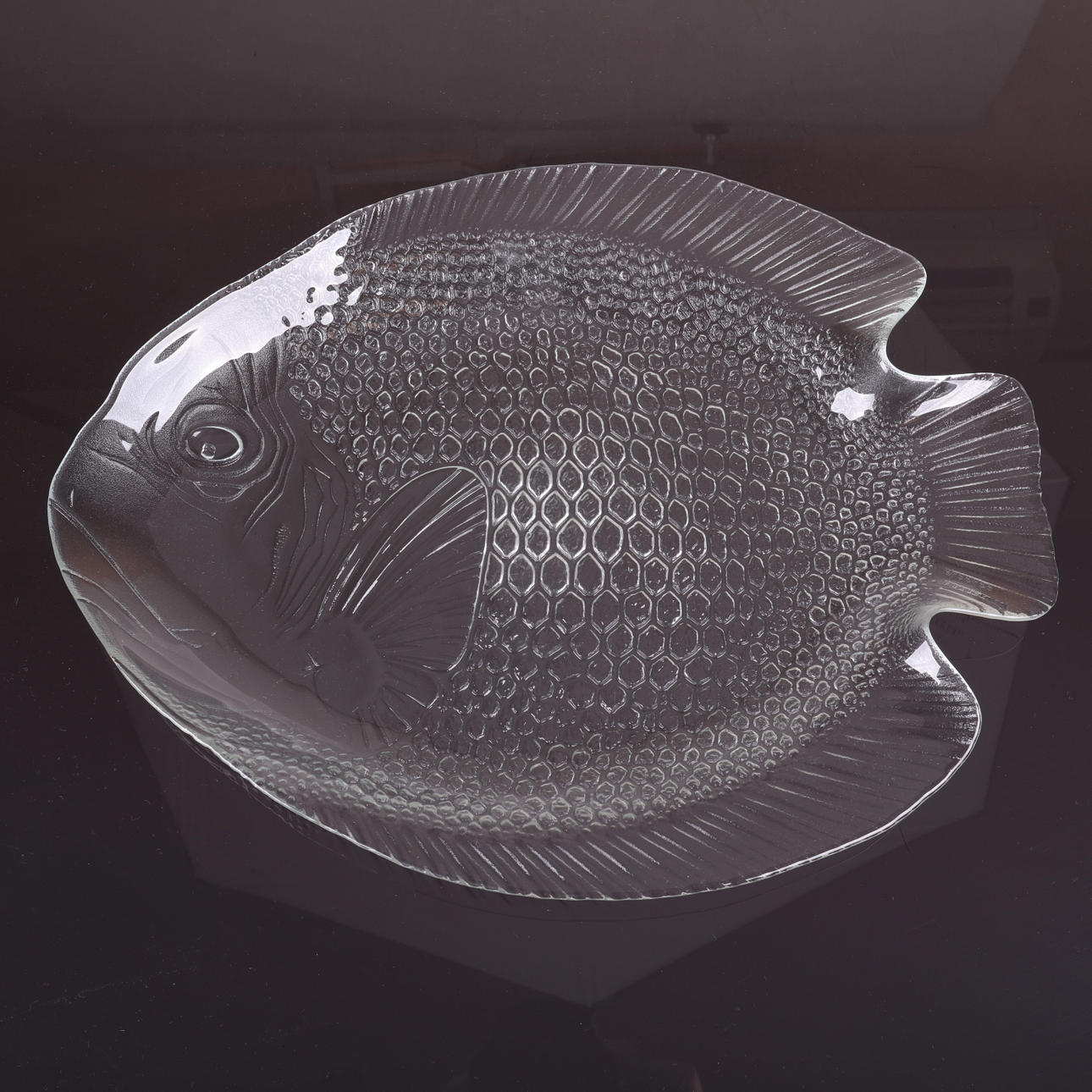 FISH BAR, glass.
