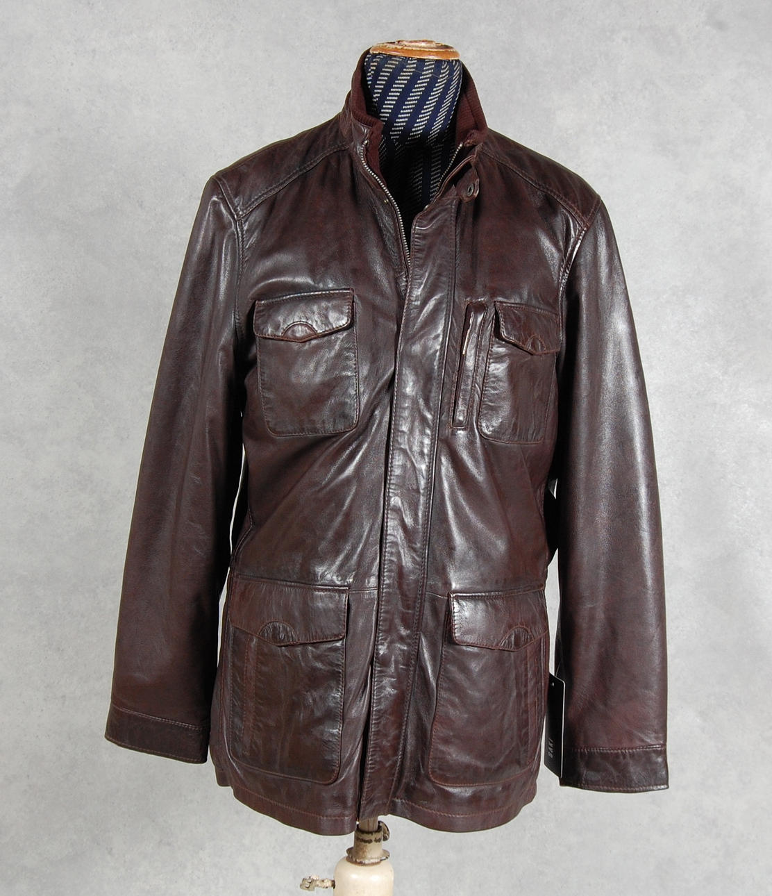 SKINNJACKA, " Saki " ny med tags.