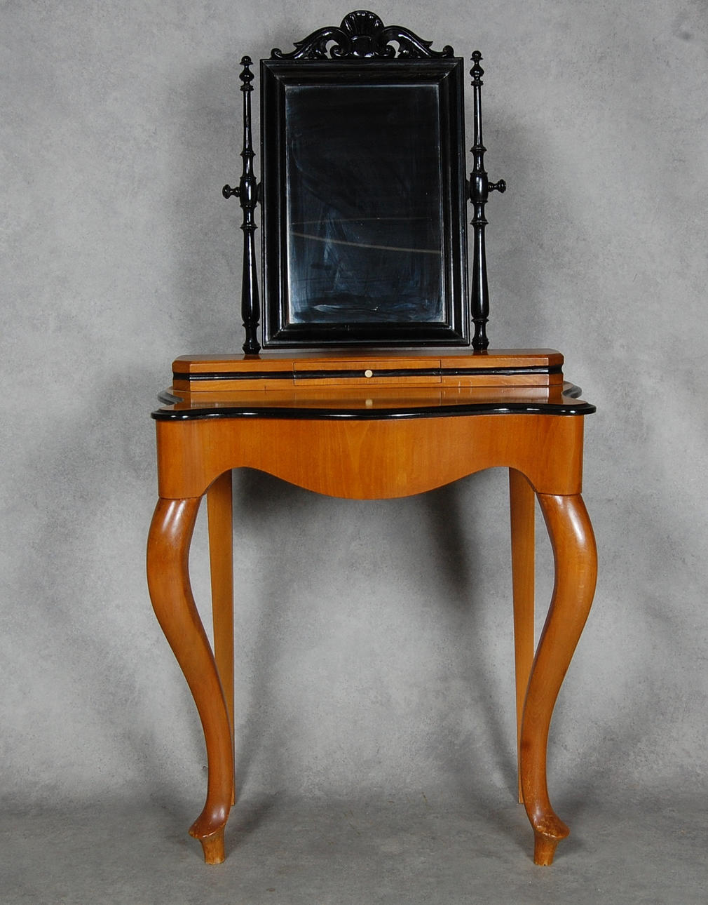 DAMARBETSBORD, 1900-tal.