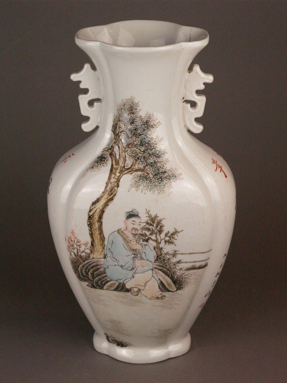 VASE CHINA, 20th century, red mark "Tao Tao Zhai" (studio name of Wang Qi(1884-1937).