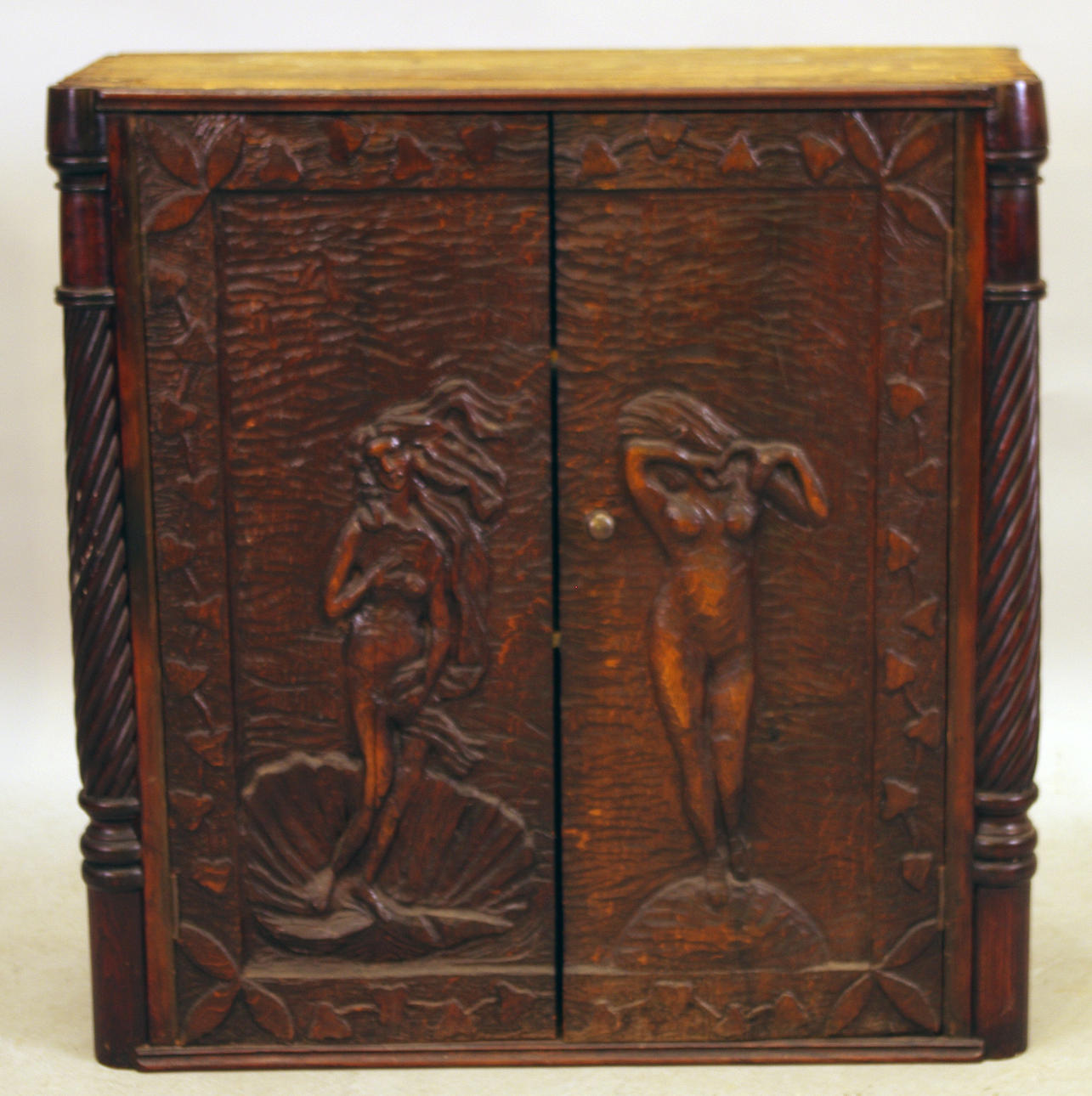 SKÅPSÖVERDEL, snidat trä, 1800-tal.