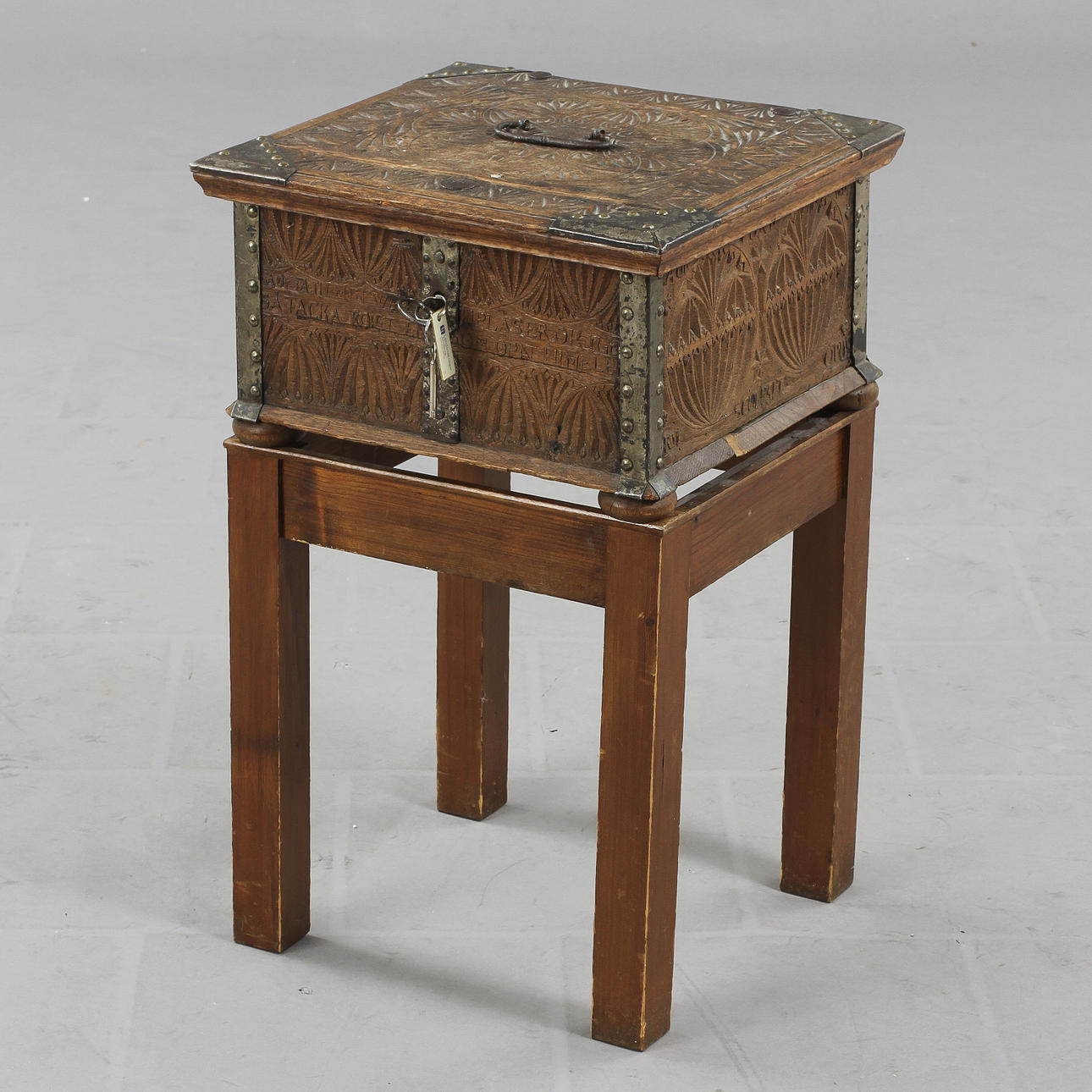 SKRIN på benställning, karvsnitt, 1700-tal.